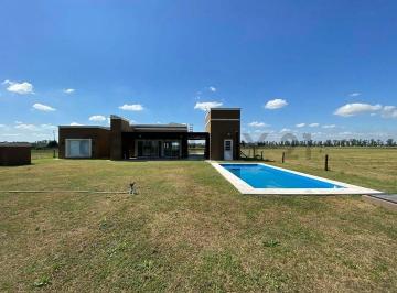 Casa · 142m² · 4 Ambientes · 2 Cocheras · Venta Casa 4 Ambientes con Pileta | Barrio Norte, Tres Pinos, General Rodríguez – Financia – Acepta
