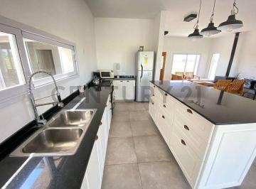 Casa · 142m² · 4 Ambientes · 2 Cocheras · Venta Casa 4 Ambientes con Pileta | Barrio Norte, Tres Pinos, General Rodríguez – Financia – Acepta