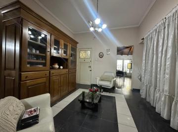 Casa · 120m² · 4 Ambientes · 1 Cochera · Casa en Venta Belelli Al 600