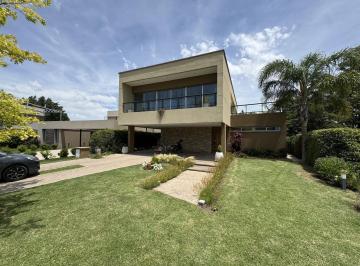 Casa · 385m² · 3 Dormitorios · 2 Cocheras · Venta Casa Pueblo Esther Barrio Privado 3 Dorm. 4 Baños Balcon Luminoso Parque Piscina Living