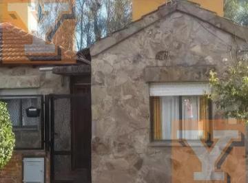 Casa · 90m² · 4 Ambientes · 1 Cochera · Casa en Venta - 3 Dorm. 1 Baño 1 Cochera - 300 m² - Jeppener, Coronel Brandsen