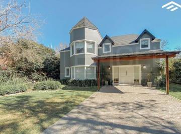 Casa · 239m² · 5 Ambientes · 2 Cocheras · Casa en Venta - St Thomas Sur - Canning