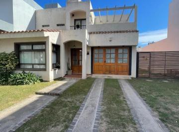 Casa · 360m² · 5 Ambientes · 2 Cocheras · Casa en Chacras del Norte!