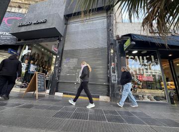 Local comercial · 230m² · Suma Tu Marca a Cabildo Entre Echeverria y Sucre Importante Local 3,30 X 45 m con Entrepiso