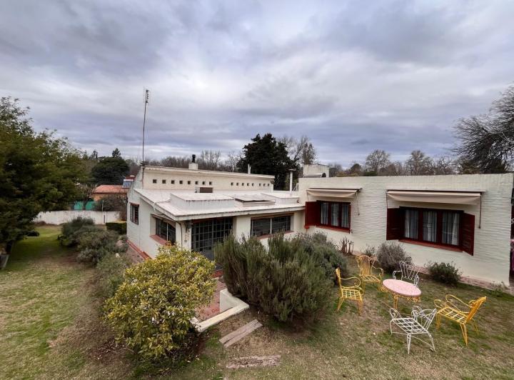 Casa · 1500m² · 18 Ambientes · 2 Cocheras