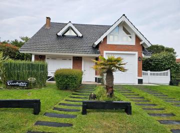 Casa de 5 ambientes, Valeria del Mar · Casa Tipo Chalet a 2 Cuadras de La Playa con Amplio Parque