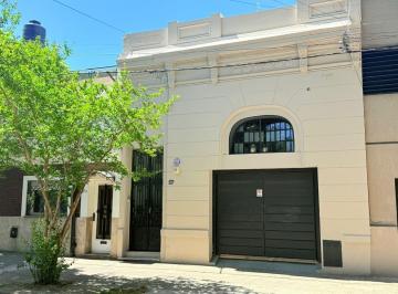 Casa · 180m² · 5 Ambientes · 1 Cochera · Casa en Pichincha