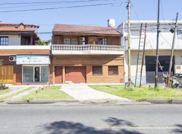 Casa · 163m² · 4 Ambientes · 1 Cochera · Casa Al Frente con Garage Taller | 3 Dorm. | Parque | Instalaciones a Nuevo |