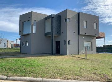 Casa · 200m² · 5 Ambientes · 2 Cocheras · Casa Chalet en Venta en San Sebastian - Area 13, San Sebastian, Escobar