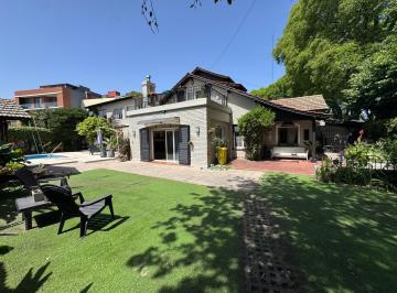 Casa · 428m² · 6 Ambientes · 2 Cocheras · Casa en Venta Zona Residencial en Acassuso