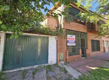 Casa · 118m² · 4 Ambientes · 1 Cochera · PH de 4 Ambientes,3 Dorm. Al Frente C/ Cochera Patio Balcon y Cocina Separada, oportunidad