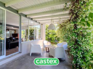 Casa · 241m² · 5 Ambientes · Casa en El Cantón Norte a La Laguna