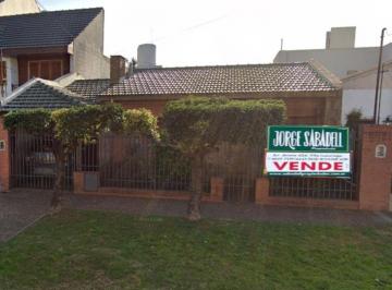 Casa de 4 ambientes, La Matanza · Chalet 4 Ambientes, Tejas Francesas Verdes Esmaltadas, Cochera y Fondo Libre.4 Ambientes Edificado