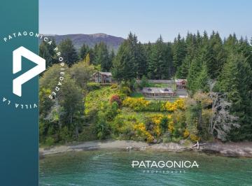 Casa · 399m² · 6 Ambientes · Propiedad en Península Manzano con Costa de Lago Sobre Lago Nahuel Huapi, Unica!