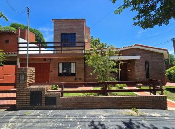 Casa de 5 ambientes, Villa Carlos Paz · Venta: Casa - 3 Dorm. - Pileta, Terraza, Patio, Cochera - Santa Rita - Villa Carlos Paz