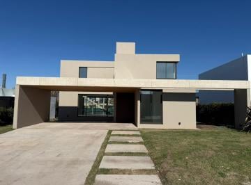 Casa · 203m² · 3 Ambientes · 2 Cocheras · ¡Venta! Casa en La Morada - Villa Allende ¡Con Escritura!