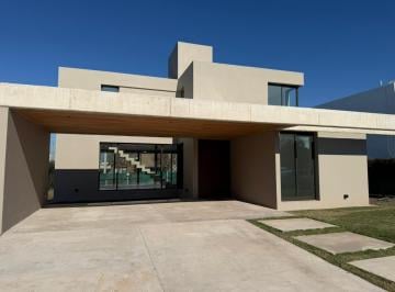 Casa · 203m² · 3 Ambientes · 2 Cocheras · ¡Venta! Casa en La Morada - Villa Allende ¡Con Escritura!