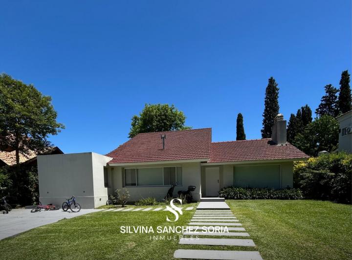 Casa · 700m² · 6 Ambientes · 2 Cocheras