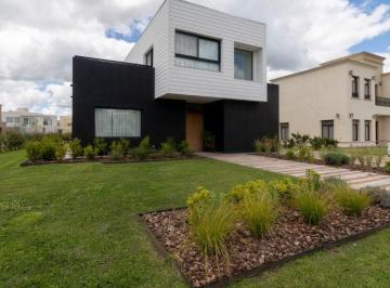 Casa de 4 ambientes, Cañuelas · Increíble Casa Moderna en Venta Club de Campo La Martona. Zona Lago
