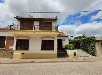 Casa · 117m² · 4 Ambientes · 1 Cochera · Casa Céntrica de 2 Plantas! 3 Dorm. con Balcón, Amplio Terreno! Vélez Sarsfield 463 E/ Alem y