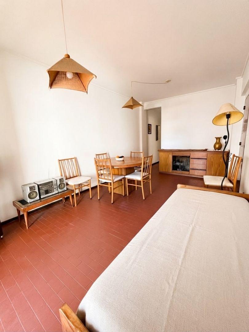 Venta 2 Ambientes con Balcón a la Calle y 2 Bauleras - Zona Tribunales