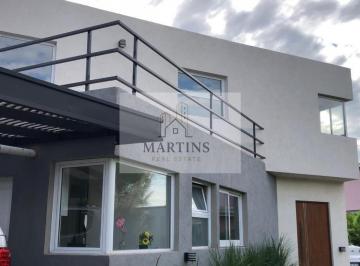 Casa · 193m² · 5 Ambientes · 2 Cocheras · Casa con Pileta y Escritorio en San Sebastian Area 2