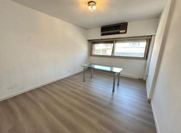 Oficina comercial · 43m² · 2 Ambientes a 400 m de Estación de Tren Lanúss