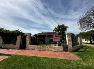 Casa · 200m² · 5 Ambientes · 1 Cochera · Casa en Moreno