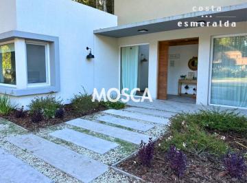 Casa · 8 Ambientes · Casa en Pinamar. Deportiva