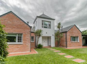 JSP-JSP-4791_3 · Venta de Casa 3 Dorm., Pileta y Parque en City Bell