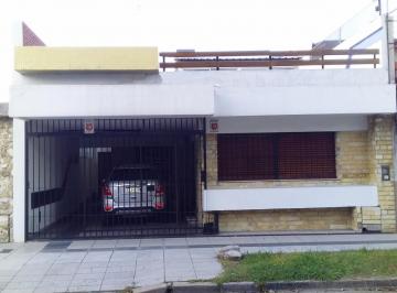 Casa · 226m² · 5 Ambientes · 1 Cochera · Casa en San Andres San Martin