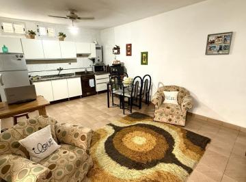 Casa · 70m² · 3 Ambientes · Departamento en Venta de Pasillo de Dos Dorm. - Rosario, Azcuénaga