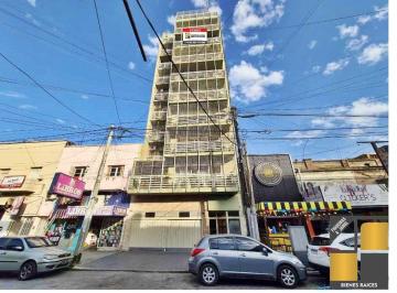 Departamento de 4 ambientes, Lanús · Piso 4 Ambientes con Cochera a m. de Av 9 de Julio!