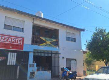 Casa · 194m² · 9 Ambientes · 1 Cochera · Propiedad de Dos Plantas, Para Inversión Pa. Pb.