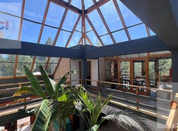 Casa · 315m² · 6 Ambientes · 3 Cocheras · Residencia de Categoría en Bariloche· Jardines Autóctonos · 310 m² · Entorno Natural Único · Barrio
