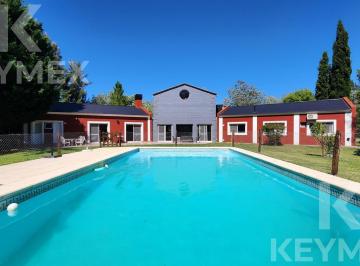Casa · 261m² · 6 Ambientes · 2 Cocheras · Venta Casa Campos de Roca 4 Dorm.