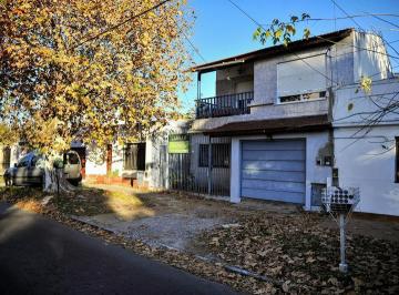 Casa · 180m² · 9 Ambientes · 1 Cochera · Casa - Lomas de Zamora Oeste