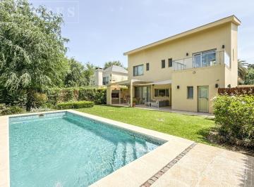Casa · 325m² · 5 Ambientes · 4 Cocheras · Casa en Venta Barrio Septiembre