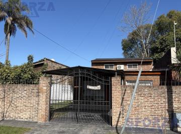 Casa · 133m² · 4 Ambientes · 1 Cochera · Venta de Casa 4 Cuatro Ambientes con Jardín en San Miguel