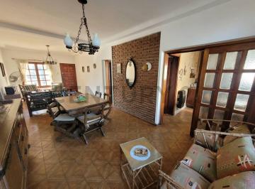 PH · 80m² · 3 Ambientes · 3 Cocheras · PH de 2 Dorm. con Garaje y Pileta en Venta en Berisso