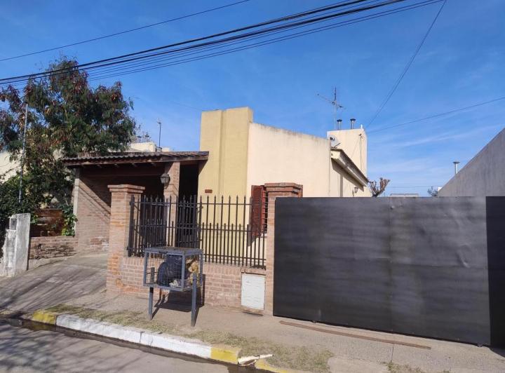 Casa · 88m² · 4 Ambientes · 2 Cocheras
