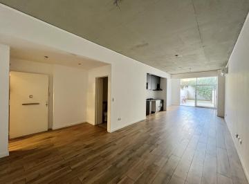 Oficina comercial · 47m² · 1 Ambiente · Apto Credito! Monoambiente en Saavedra en Venta con Amplio Patio Privado!