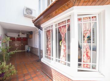 Casa · 90m² · 4 Ambientes · 1 Cochera · Casa en Triplex 4 Ambientes Impecables. Cochera. patio. Terraza