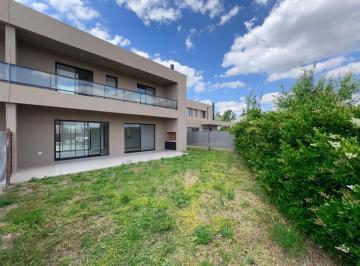 Casa · 108m² · 3 Ambientes · 2 Cocheras · Casa 2 Dorm., Jardin, Cochera, Funes, Condo Dm Barrio Cerrado