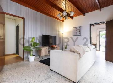 Casa · 172m² · 4 Ambientes · 1 Cochera · Casa en Venta en La Plata