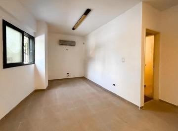 living comedor al frente · Venta Departamento de 1 Dormitorio con Patio, Apto Uso Profesional. Centro de Rosario