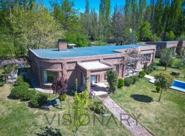 Casa · 200m² · 4 Dormitorios · 2 Cocheras · Casa Quinta en Barda del Medio