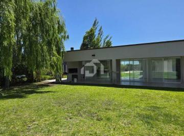 Casa · 185m² · 4 Ambientes · 3 Cocheras · Casa en Venta en San Sebastian - Area 11, San Sebastian, Escobar