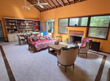 Casa · 235m² · 6 Ambientes · 2 Cocheras · Casa de 6 Ambientes en Venta Sobre Terreno de 612 m² en La Mejor Zona del Bajo de Olivos