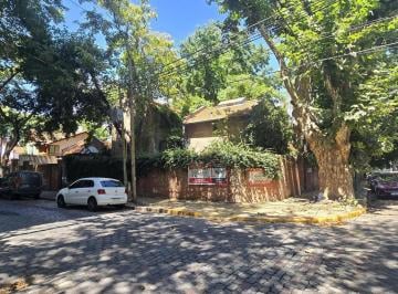 Casa · 235m² · 6 Ambientes · 2 Cocheras · Casa de 6 Ambientes en Venta Sobre Terreno de 612 m² en La Mejor Zona del Bajo de Olivos